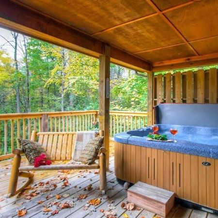 Great Location Pool Table Hot Tub Gatlinburg Exterior photo