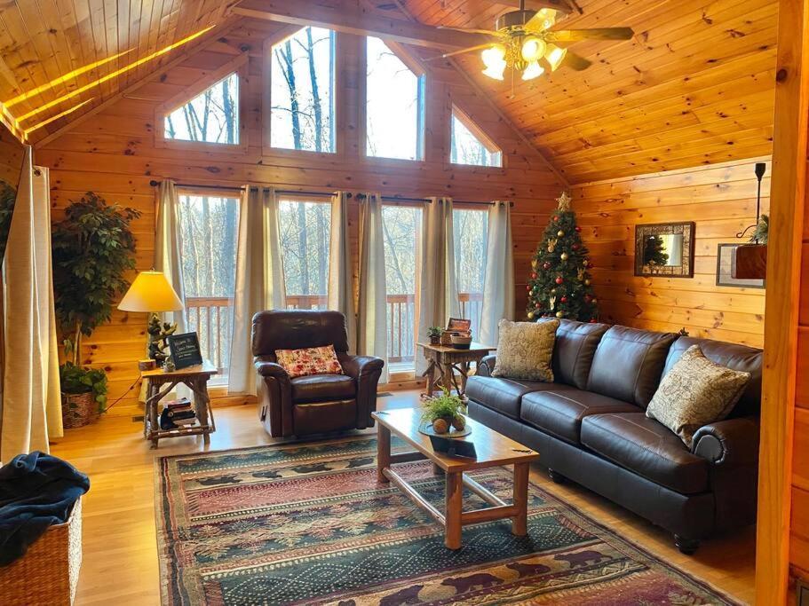 Great Location Pool Table Hot Tub Gatlinburg Exterior photo