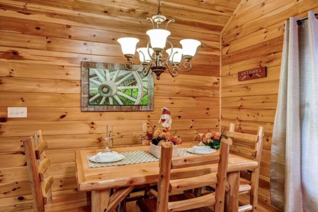 Great Location Pool Table Hot Tub Gatlinburg Exterior photo