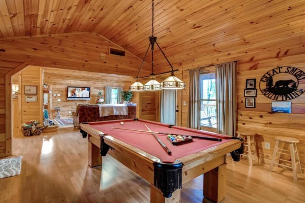 Great Location Pool Table Hot Tub Gatlinburg Exterior photo