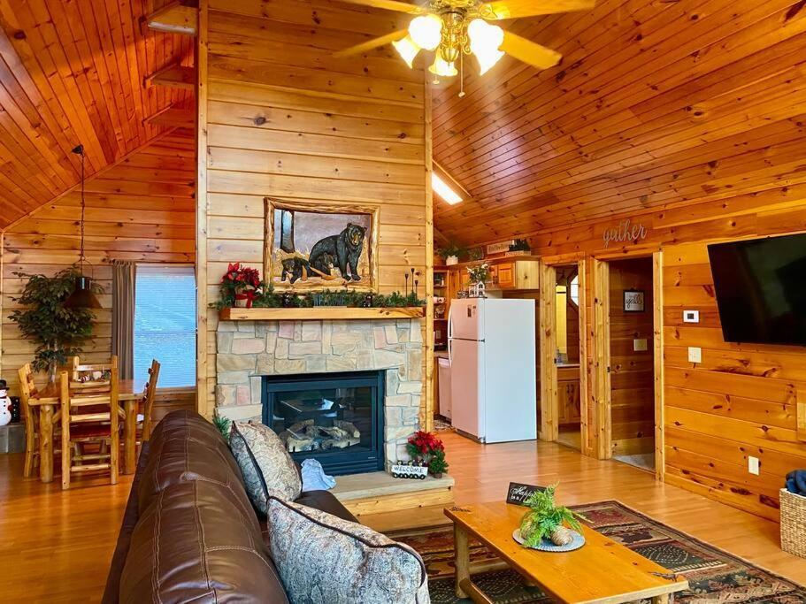 Great Location Pool Table Hot Tub Gatlinburg Exterior photo