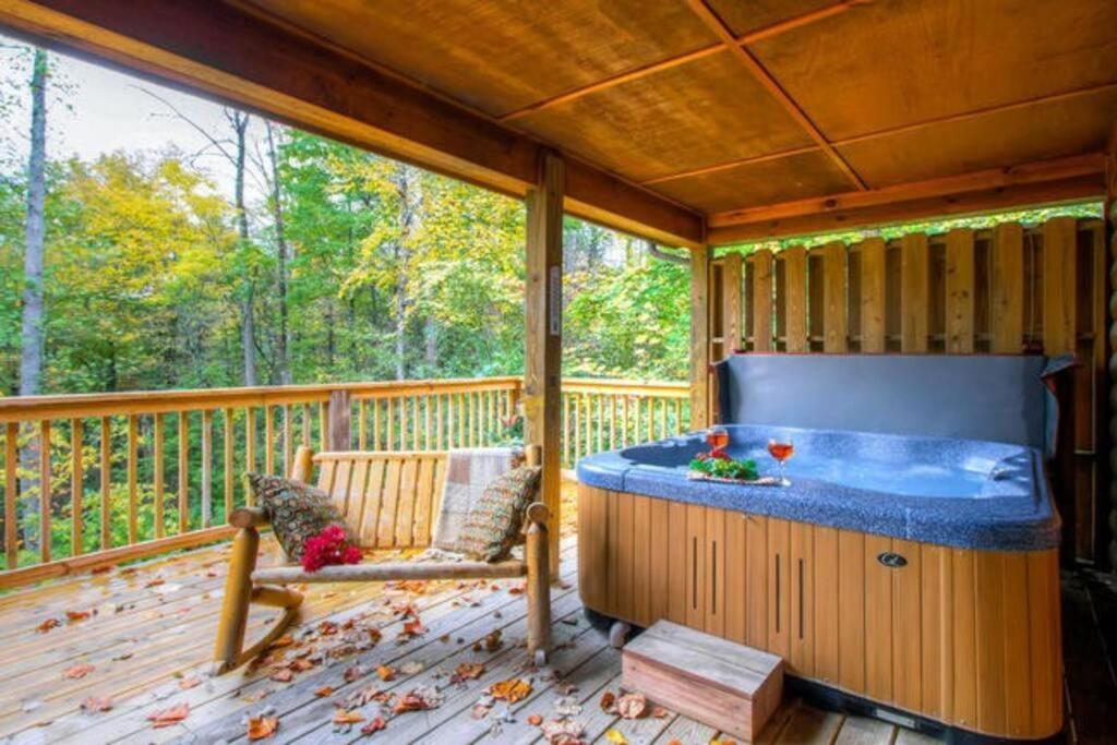 Great Location Pool Table Hot Tub Gatlinburg Exterior photo