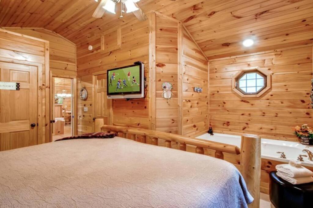 Great Location Pool Table Hot Tub Gatlinburg Exterior photo